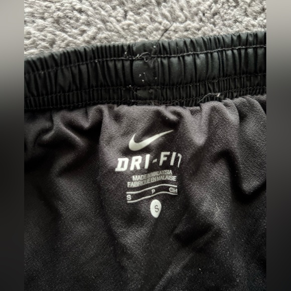 SOLD - Nike women’s size small dri-fit running Black, pink and Blue shorts - Picture 2 of 10